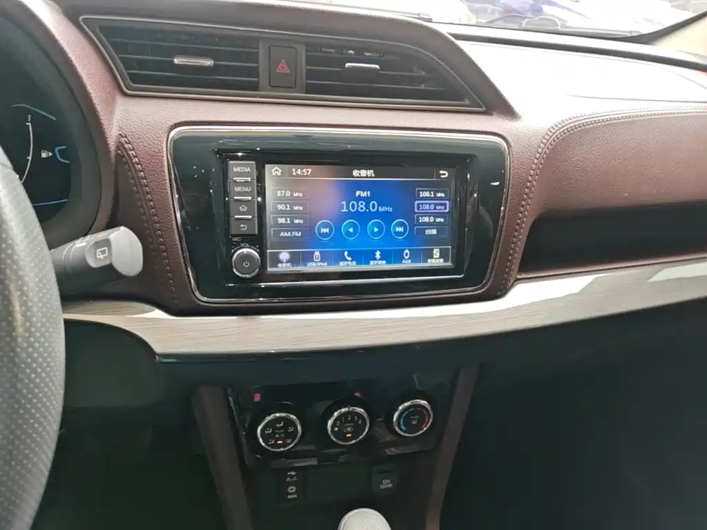 Venucia M50V 2018 2017 1.6L XL CVT Luxury