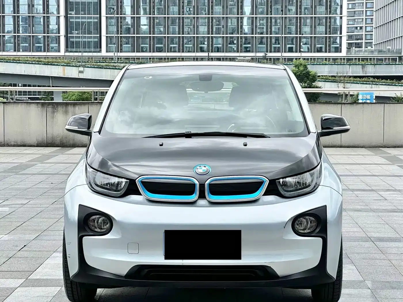Photo 2 - BMW i3 (Import)
