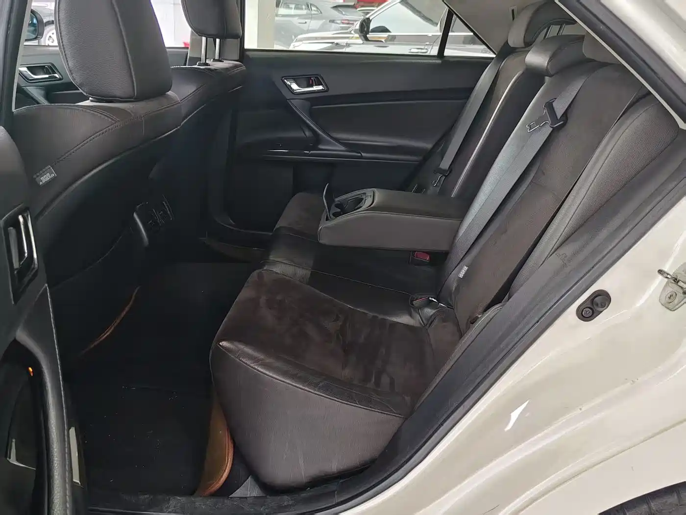 Toyota Reiz 2013 2.5V Premium Edition фото 9