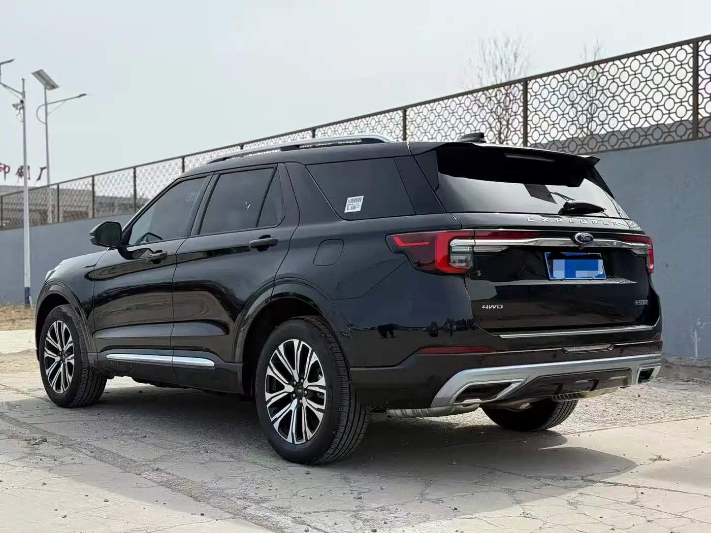 FORD EXPLORER