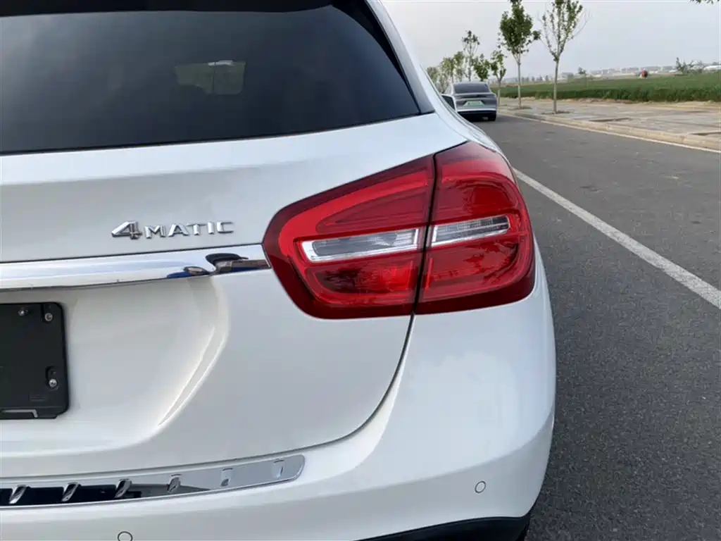 Mercedes-Benz GLA 2015 GLA 220 4MATIC Fashion Edition фото 25