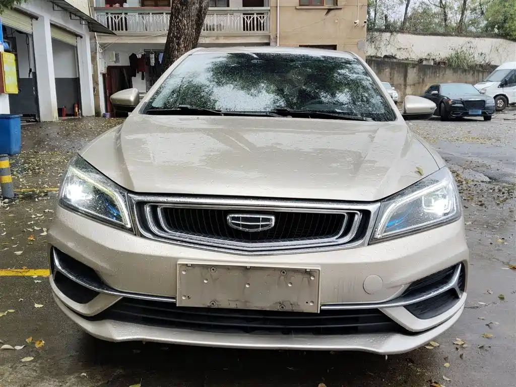 Фото 3 - Geely Emgrand