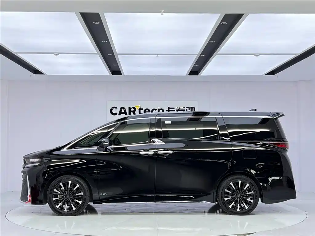 Toyota Vellfire 2024 Crown Hybrid 2.5L Executive Premium Edition фото 2