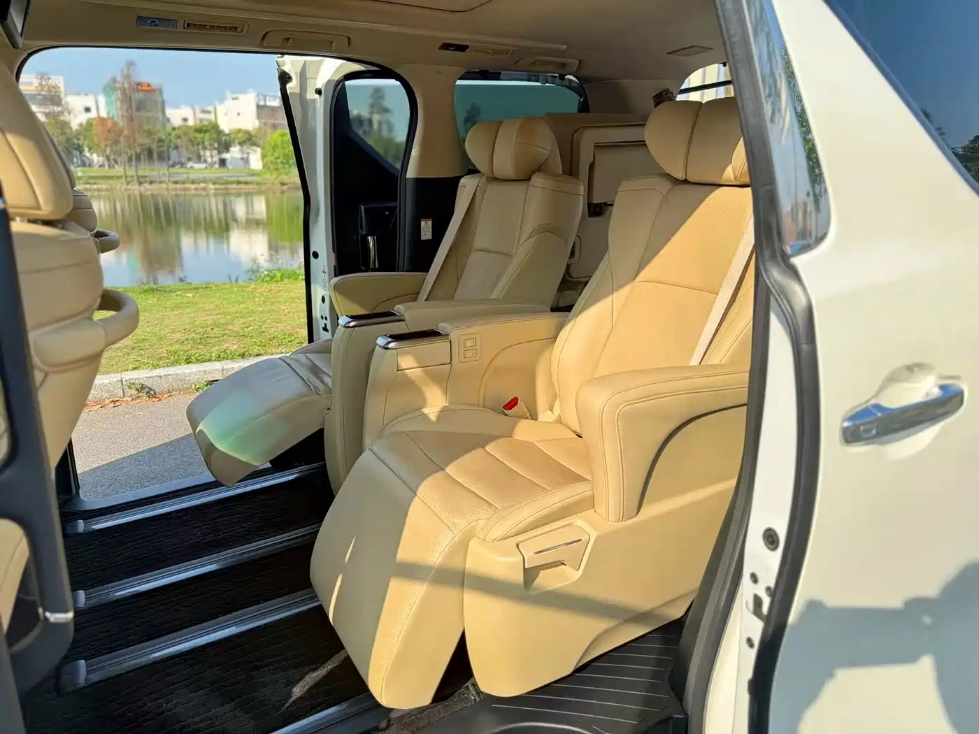 Toyota Alphard 2015 3.5L Luxury Edition фото 5