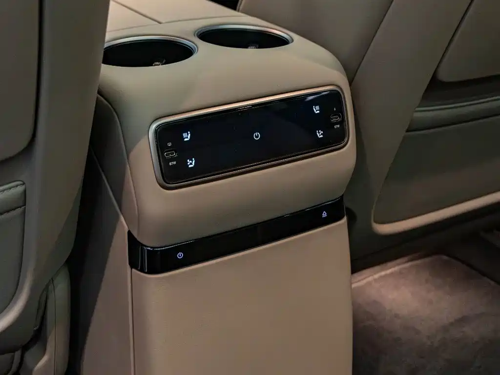 Li Auto Li i8 2026 2025 Standard Edition