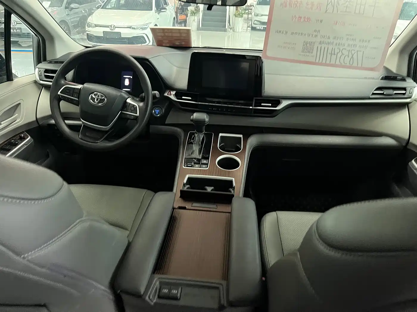 Toyota Sienna 2021 2.5L Hybrid Comfort Edition фото 11