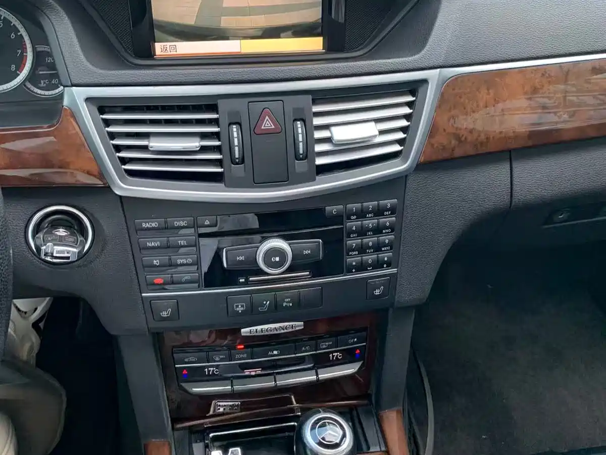 Mercedes-Benz E-Class 2012 E 260 L CGI Fashion Model фото 22