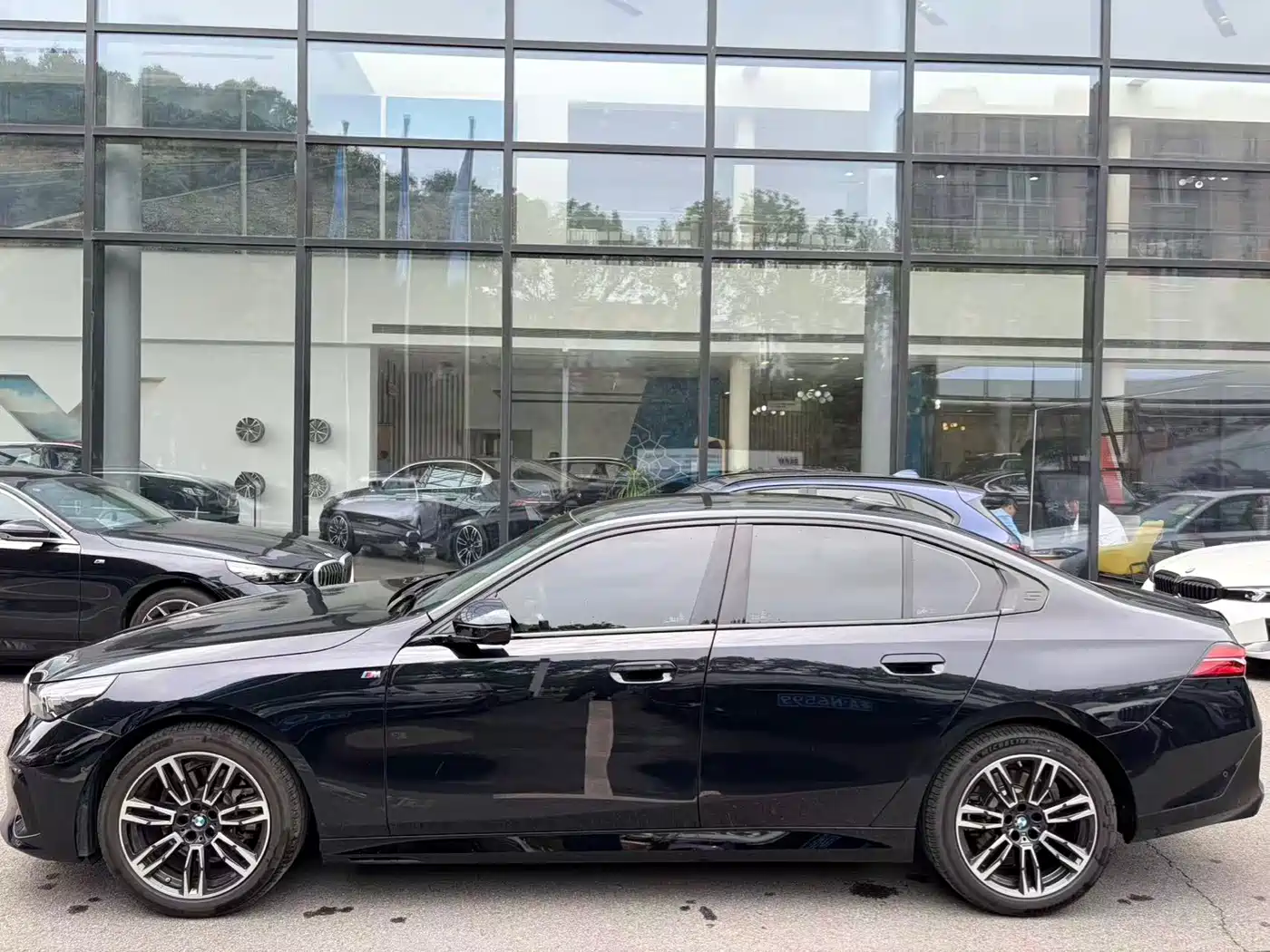 BMW 5 Series (Import) 2024 Model 525i M Sport Package фото 9