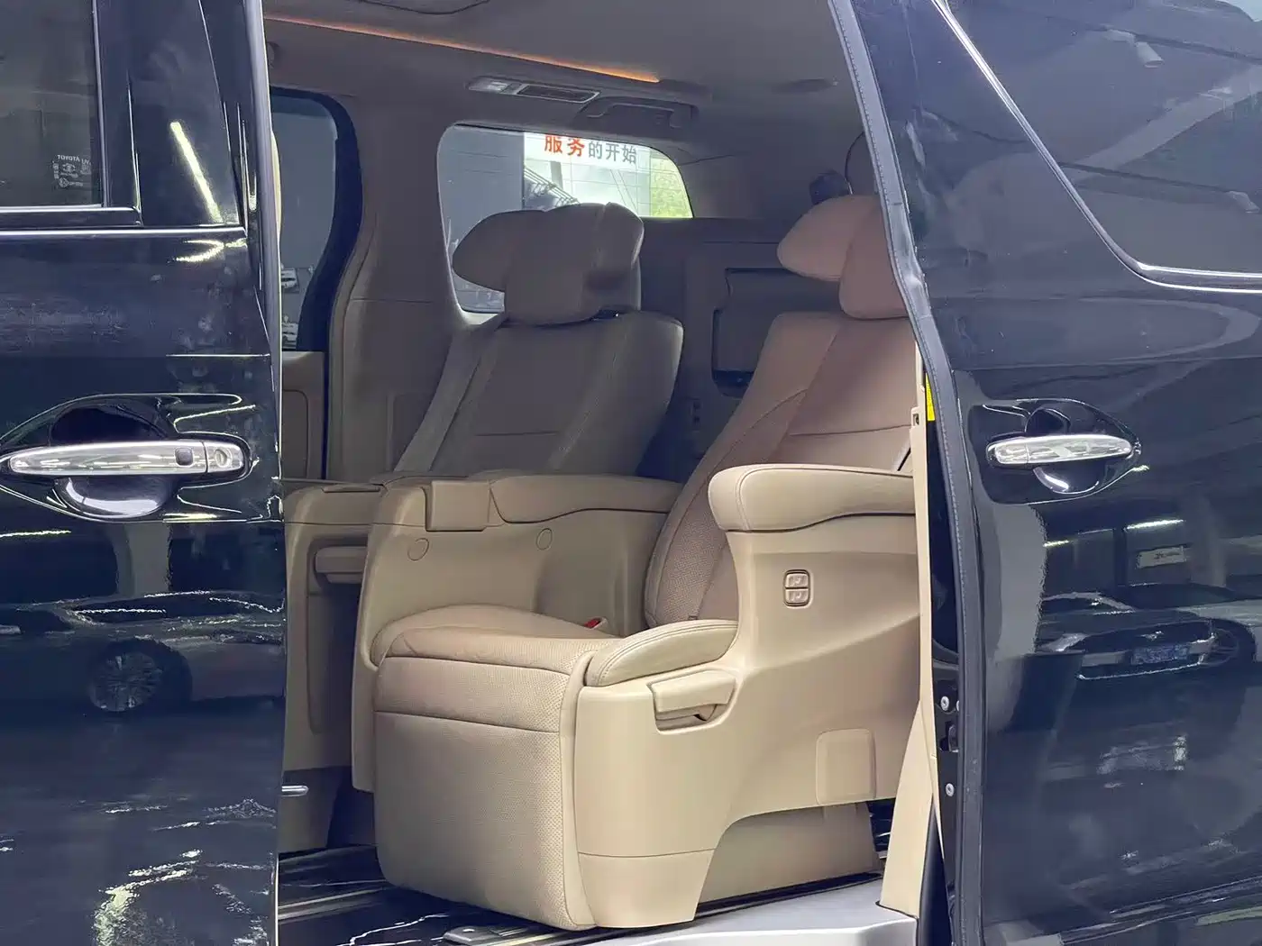 Toyota Alphard 2012 3.5L Luxury Edition фото 10