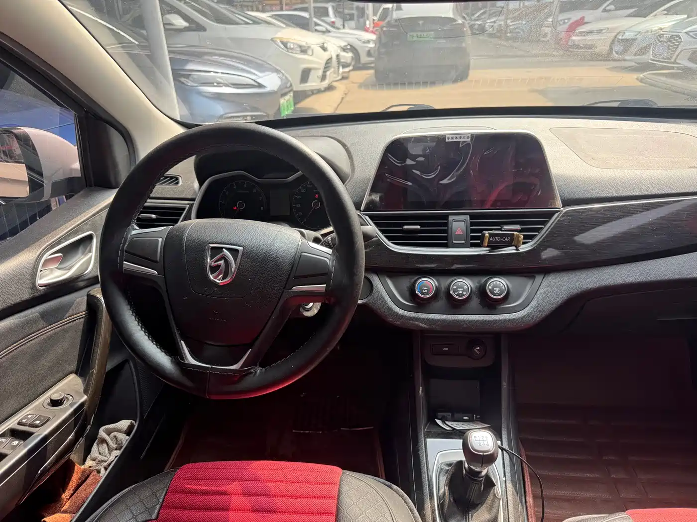 Baojun 310 2017 2017 1.5L Manual Fashion Edition