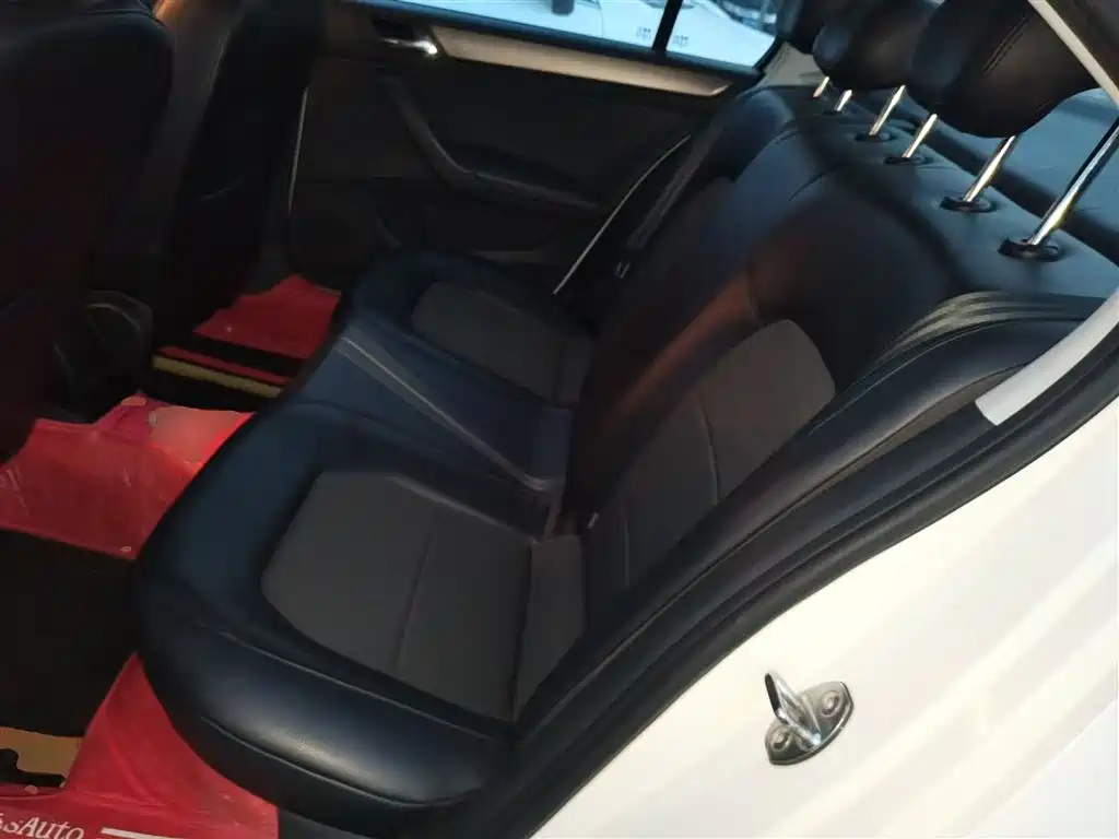 Volkswagen Santana 2015 1.6L Automatic Comfort Edition фото 17