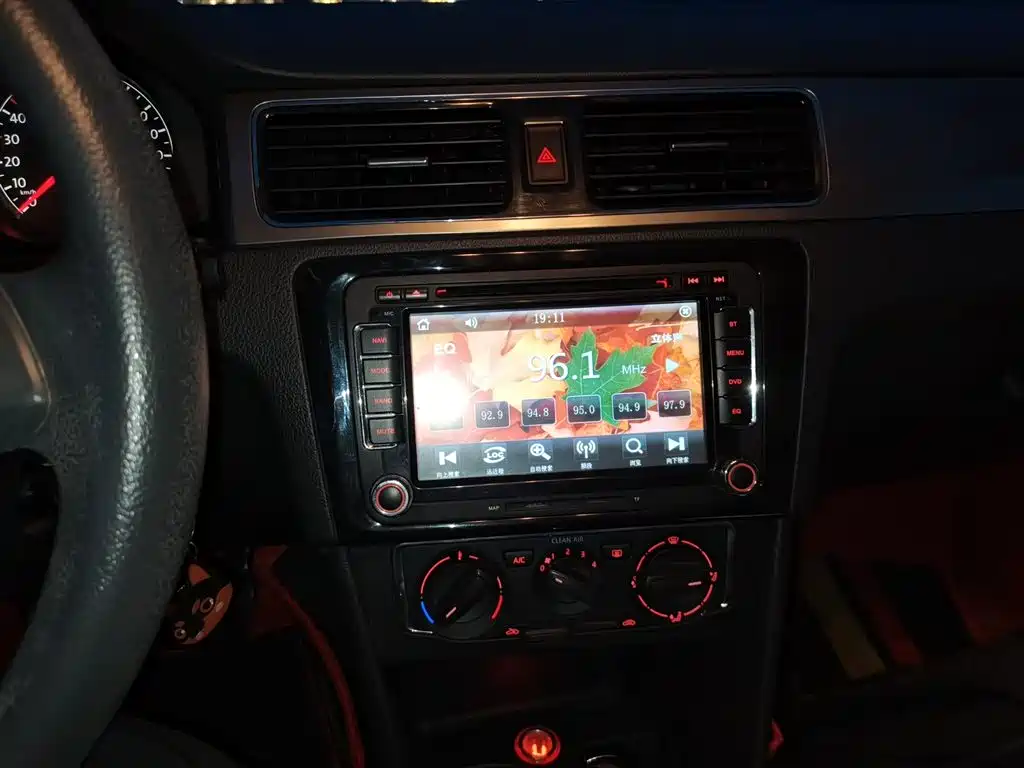 Volkswagen Santana 2015 1.6L Automatic Comfort Edition фото 13