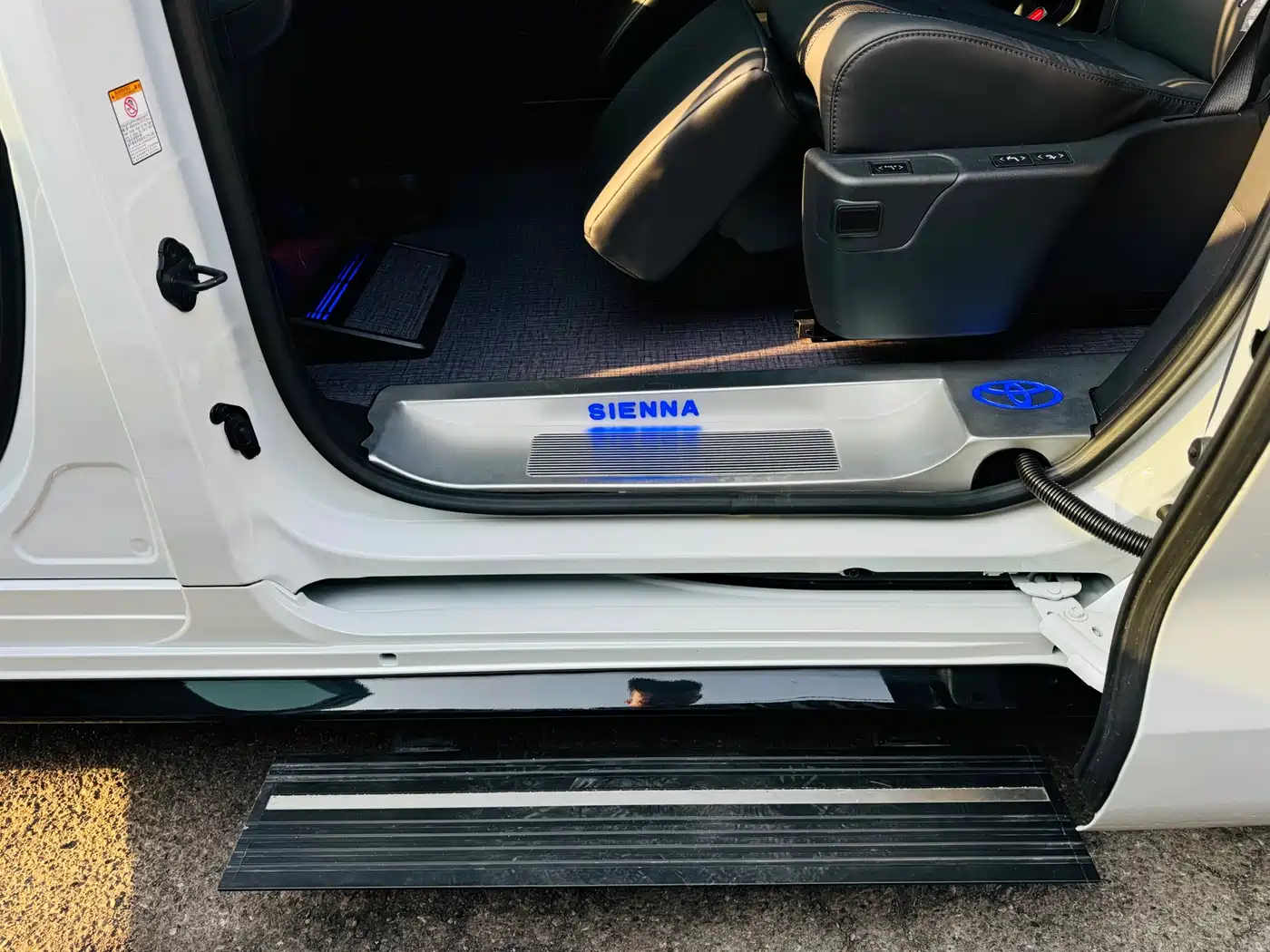 Toyota Sienna 2024 2.5L Hybrid 4WD Premium Edition фото 20