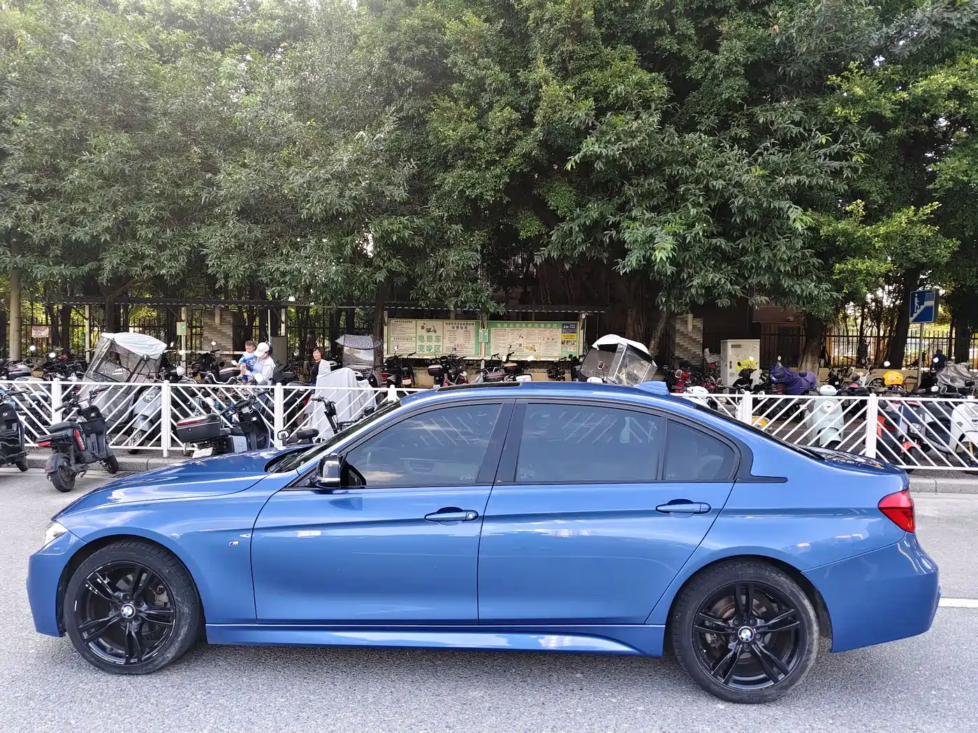 BMW 3 Series 2017 330Li M Sport фото 7