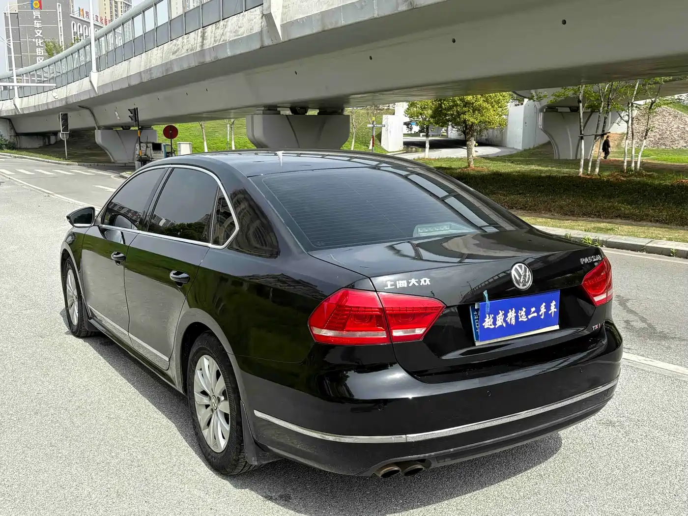 Volkswagen Passat 2014 1.8TSI DSG Luxury Edition фото 8