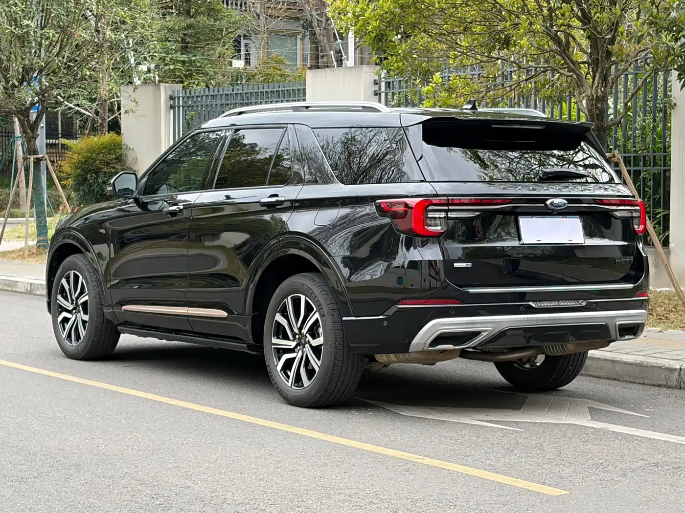 FORD EXPLORER
