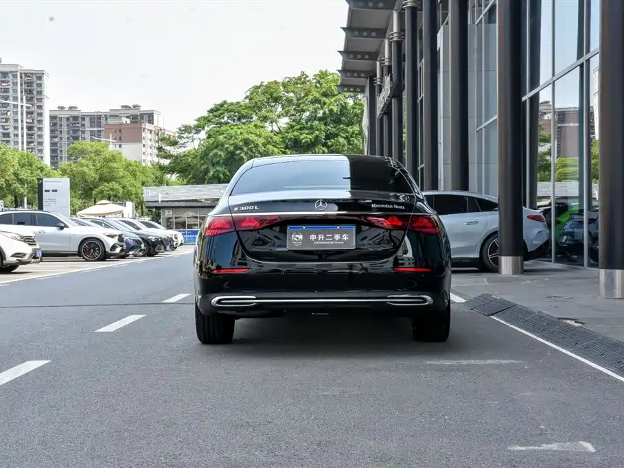 Mercedes-Benz E-Class, миниатюра 4