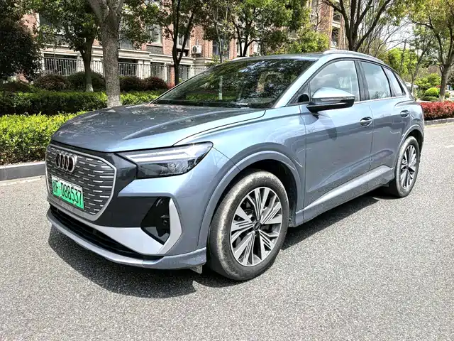 AUDI Q4 E TRON