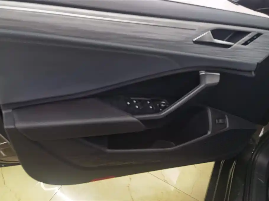 Volkswagen Sagitar 2023 300TSI DSG Surpassing Edition фото 7