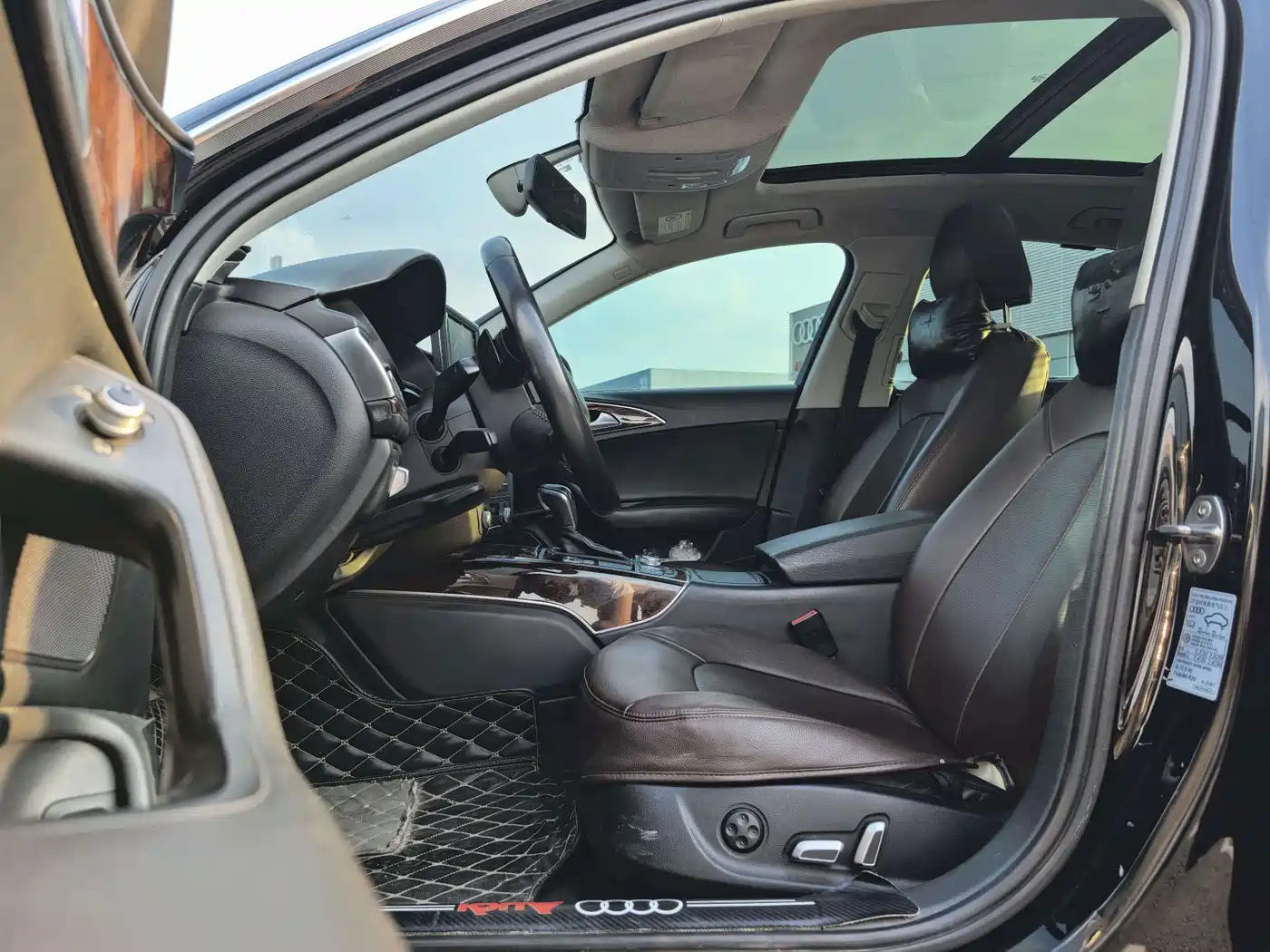 Фото 13 - Audi A6L