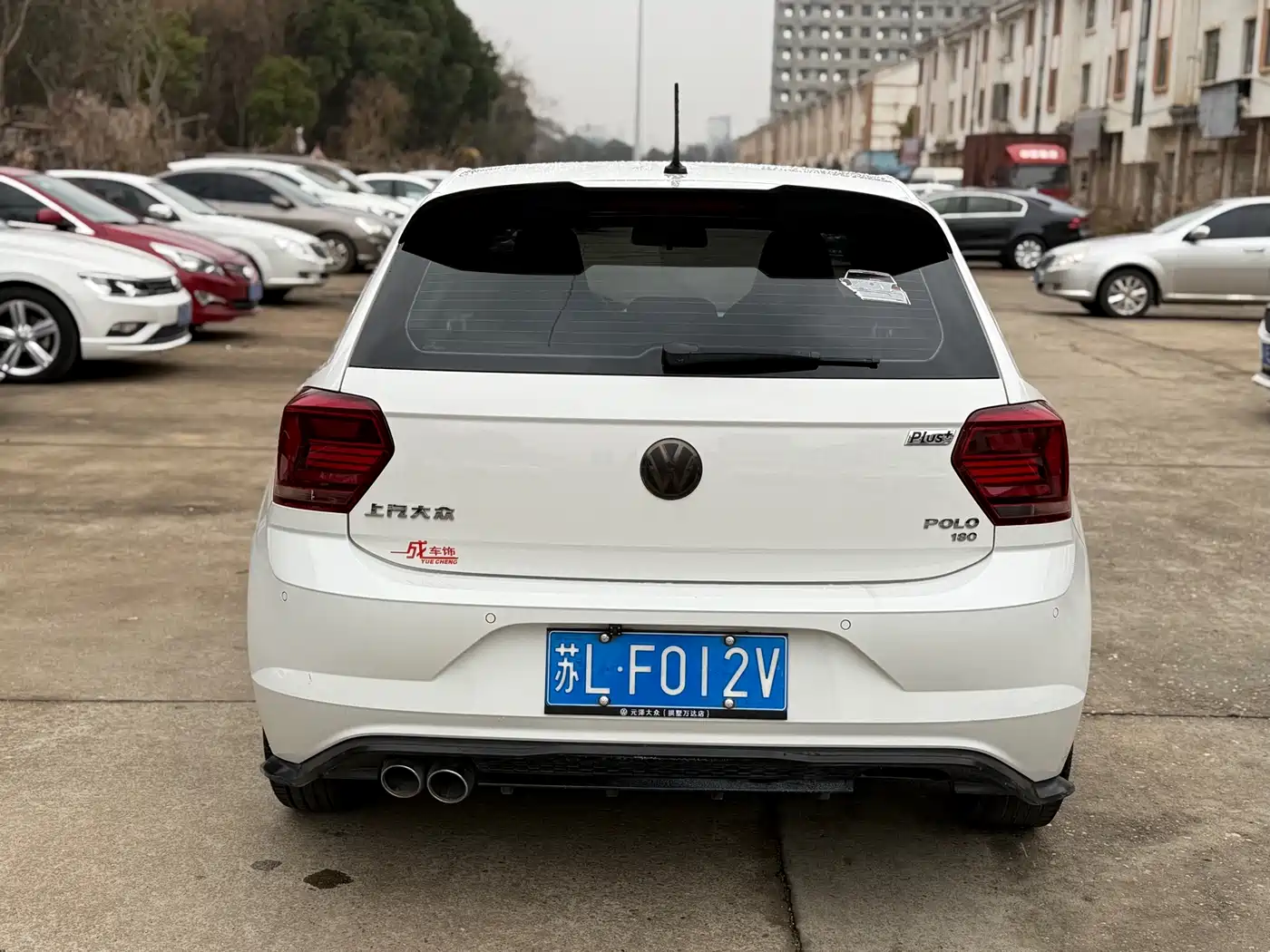 VOLKSWAGEN POLO