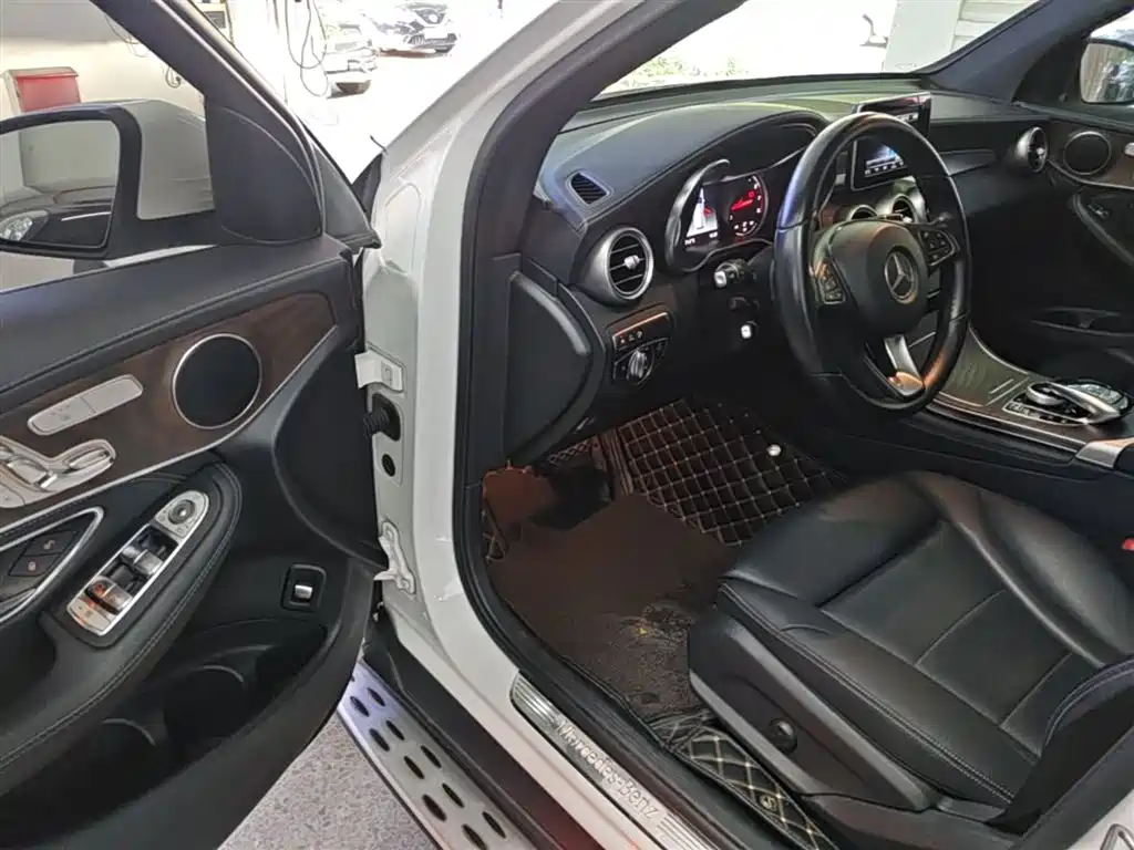 Mercedes-Benz GLC 2018 Facelift GLC 300 4MATIC Dynamic фото 16