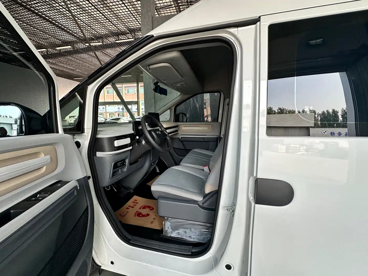 Maxus Dana V1 2025 2025 Model V1+ Long Wheelbase High Roof Multi-Purpose Edition (62kWh)
