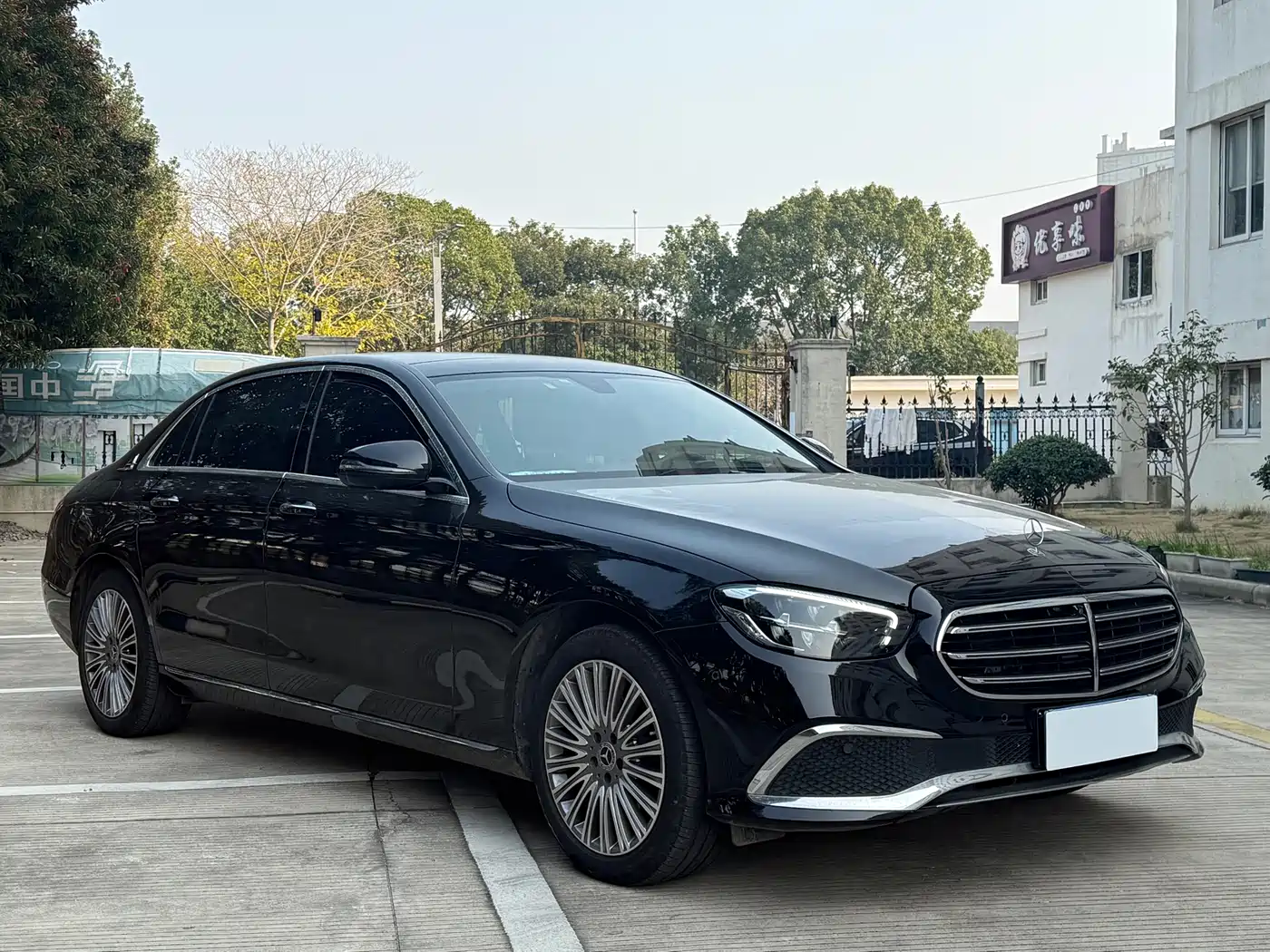MERCEDES-BENZ E CLASS