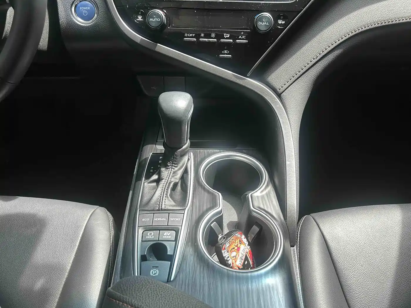 Toyota Camry 2021 Hybrid 2.5HQ Flagship Edition фото 8