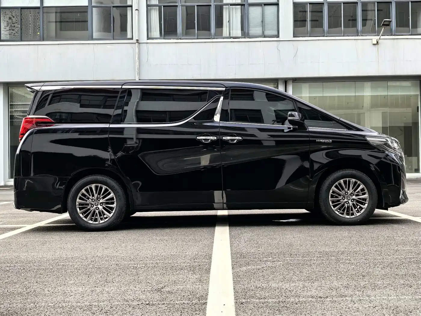 Toyota Alphard 2021 Hybrid 2.5L Premium фото 4
