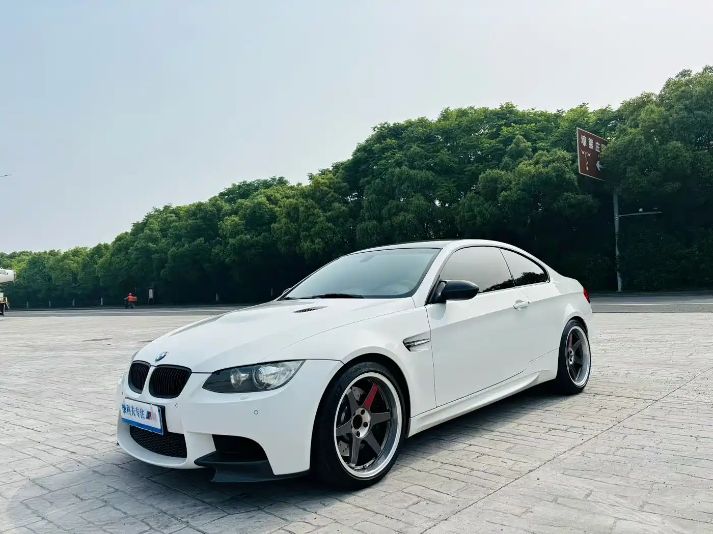 BMW M3 2011 M3 Carbon Fiber Limited Edition фото 4