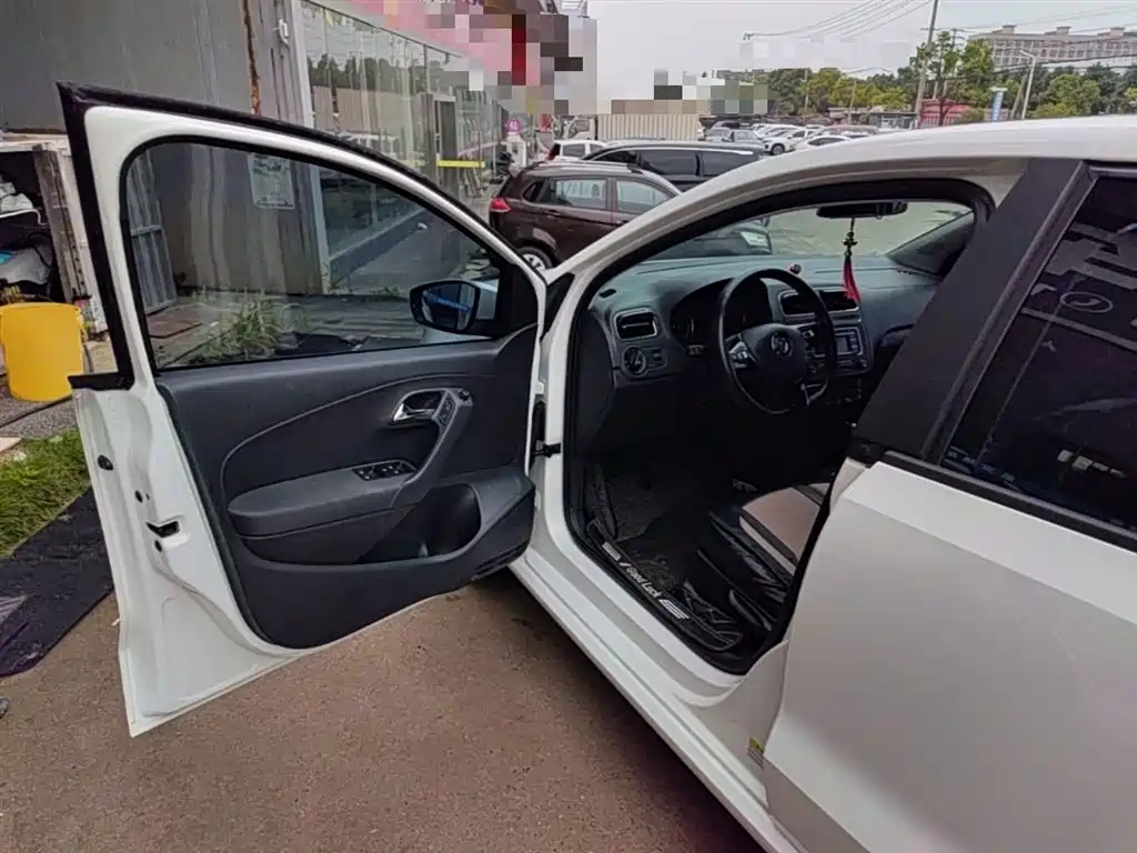 Volkswagen Polo 2016 1.6L Automatic Comfort фото 16