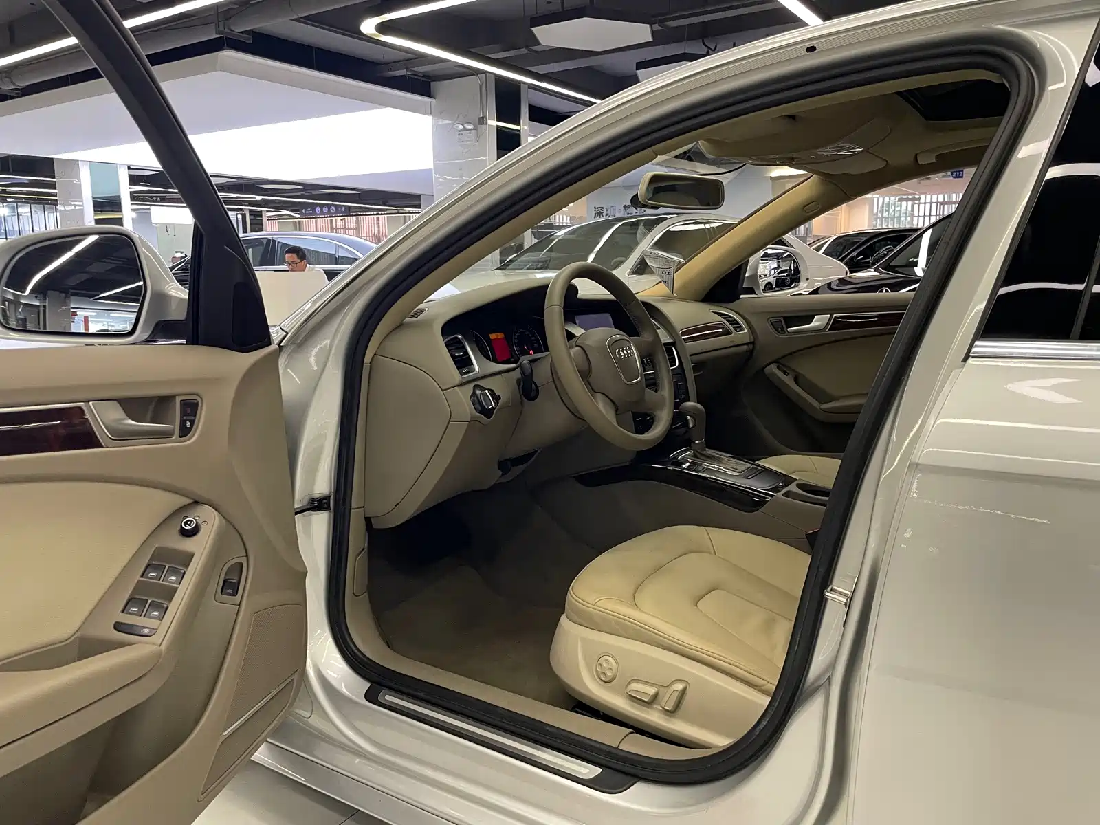 Фото 6 - Audi A4L