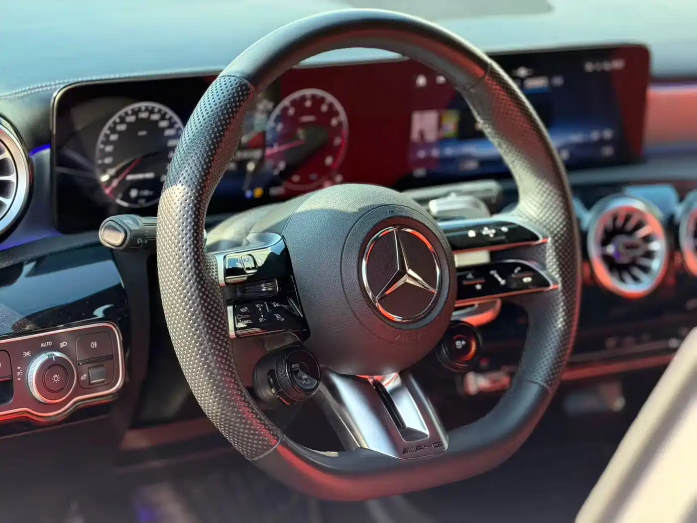 Mercedes-Benz A-Class AMG 2024 AMG A 35 L 4MATIC фото 4