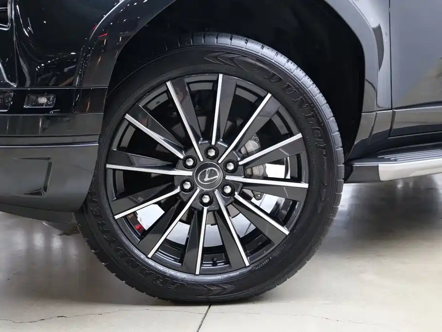 Фото 24 - Lexus GX