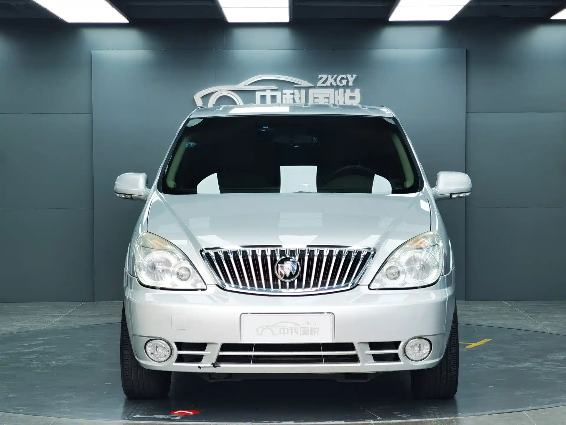 Фото 4 - Buick GL8