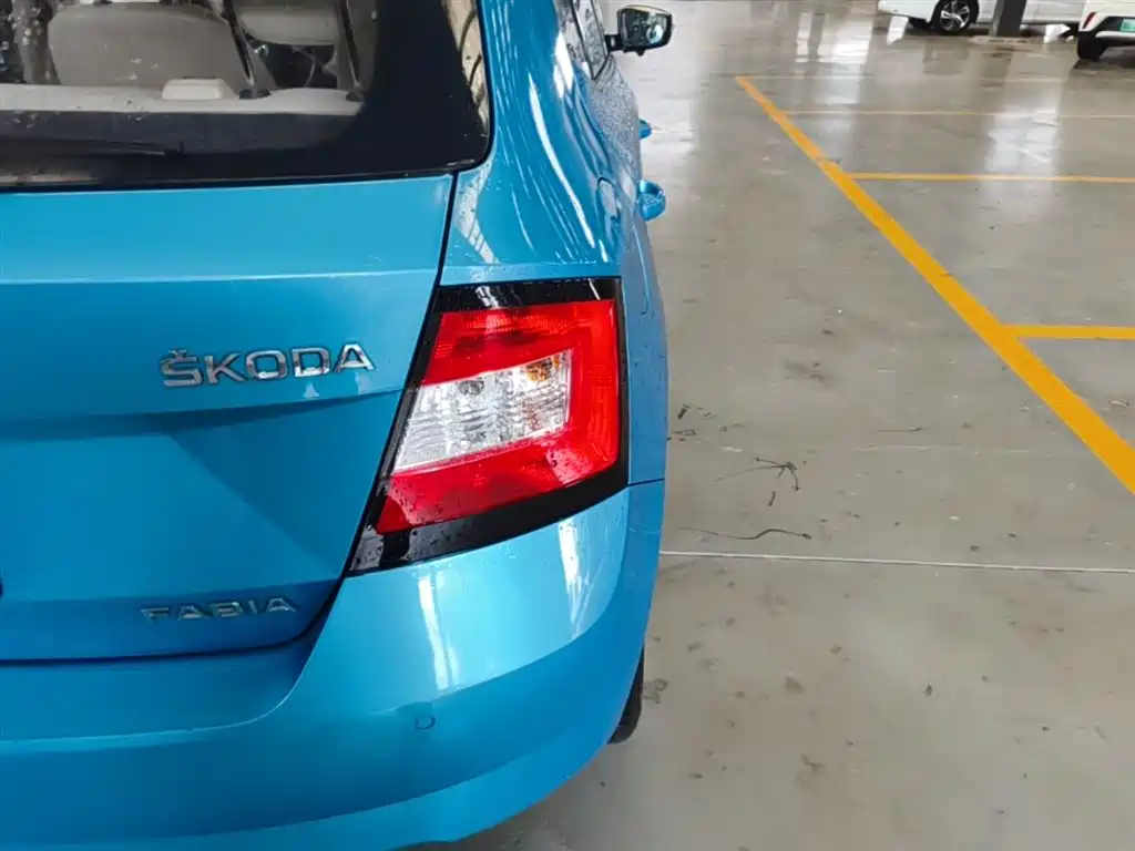 Škoda Fabia 2015 1.4L Automatic Pioneer Edition фото 8