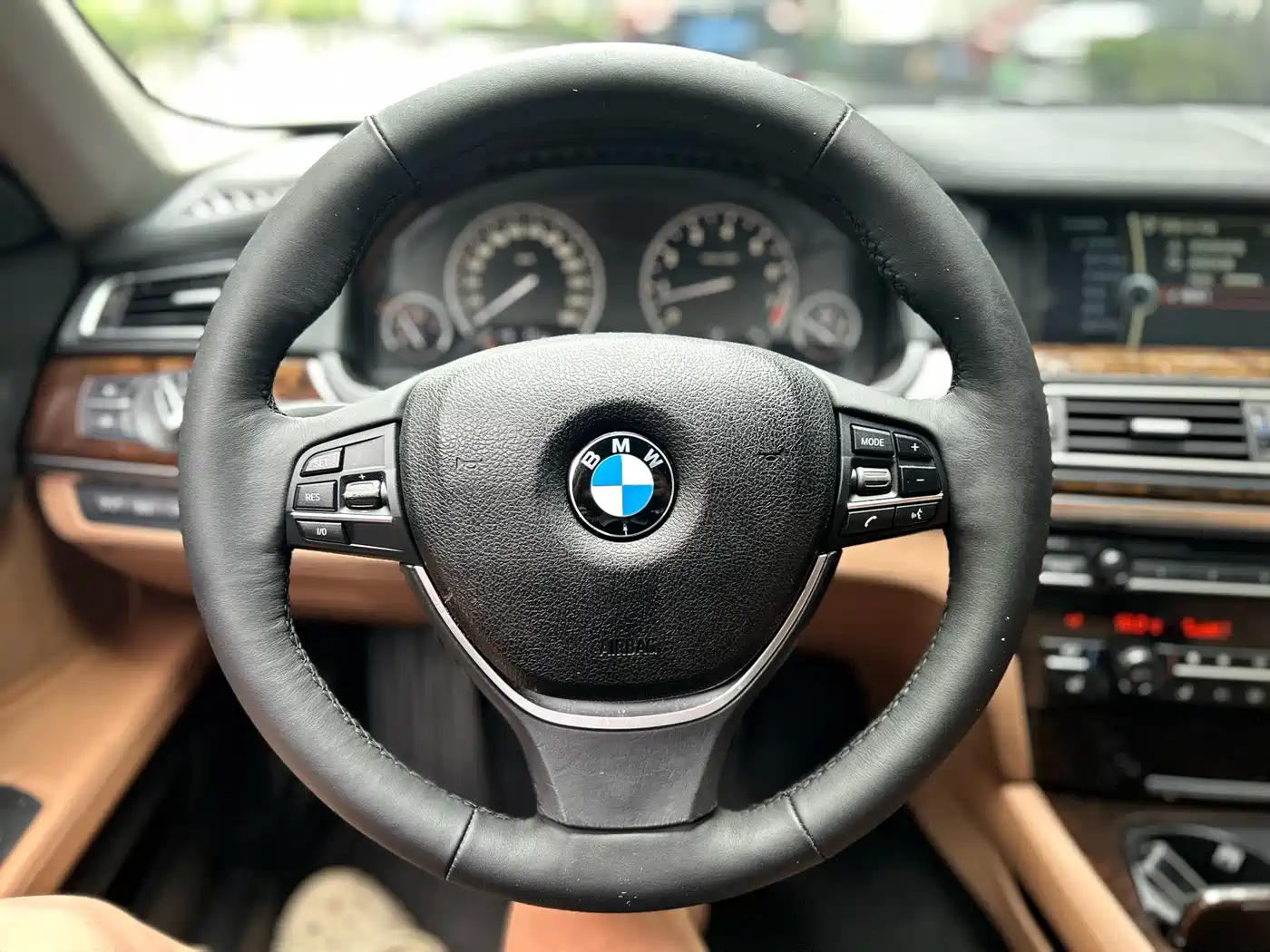 Фото 9 - BMW 7 Series