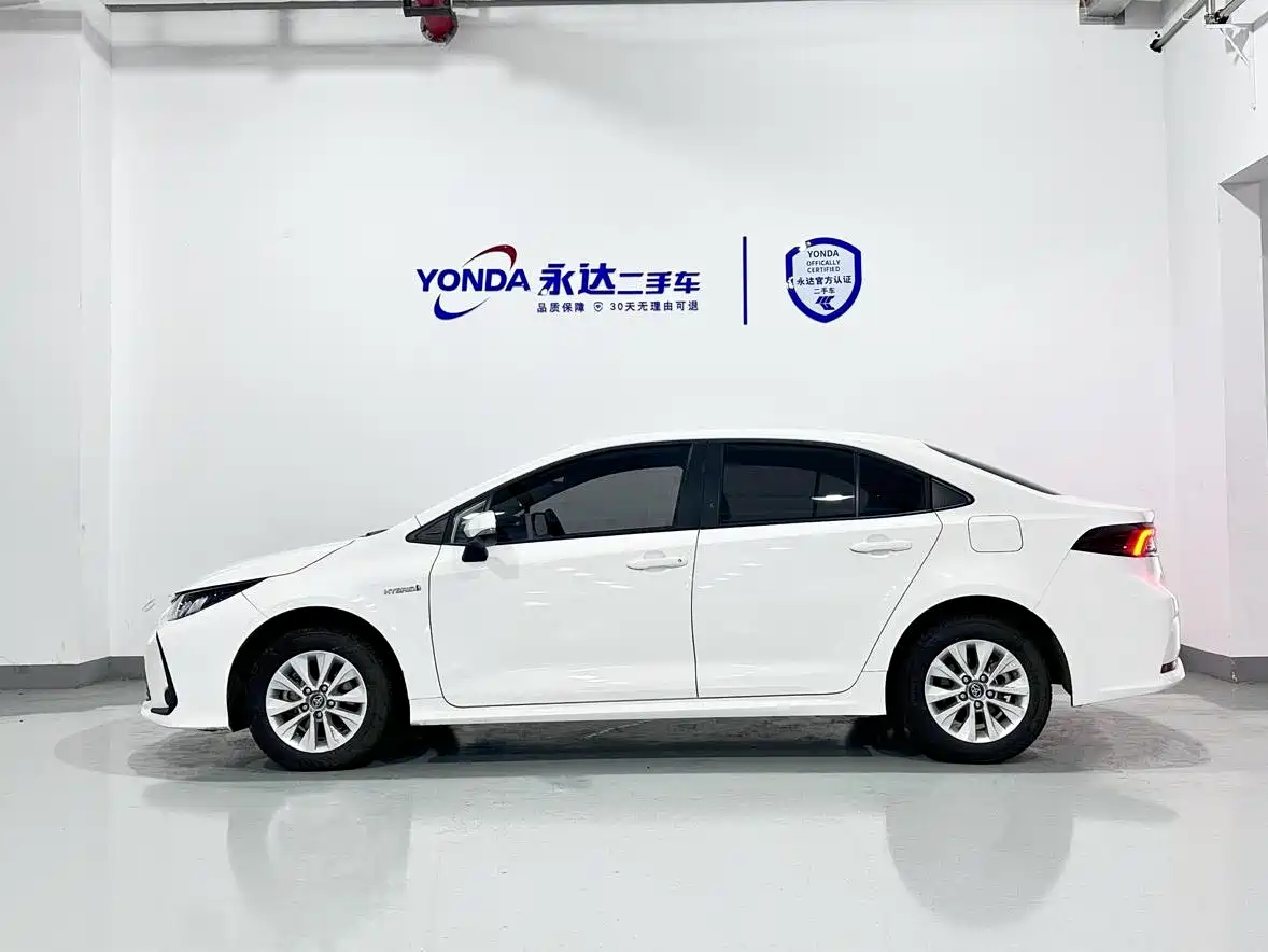 Toyota Corolla 2021 Hybrid 1.8L E-CVT Pioneer Edition фото 2