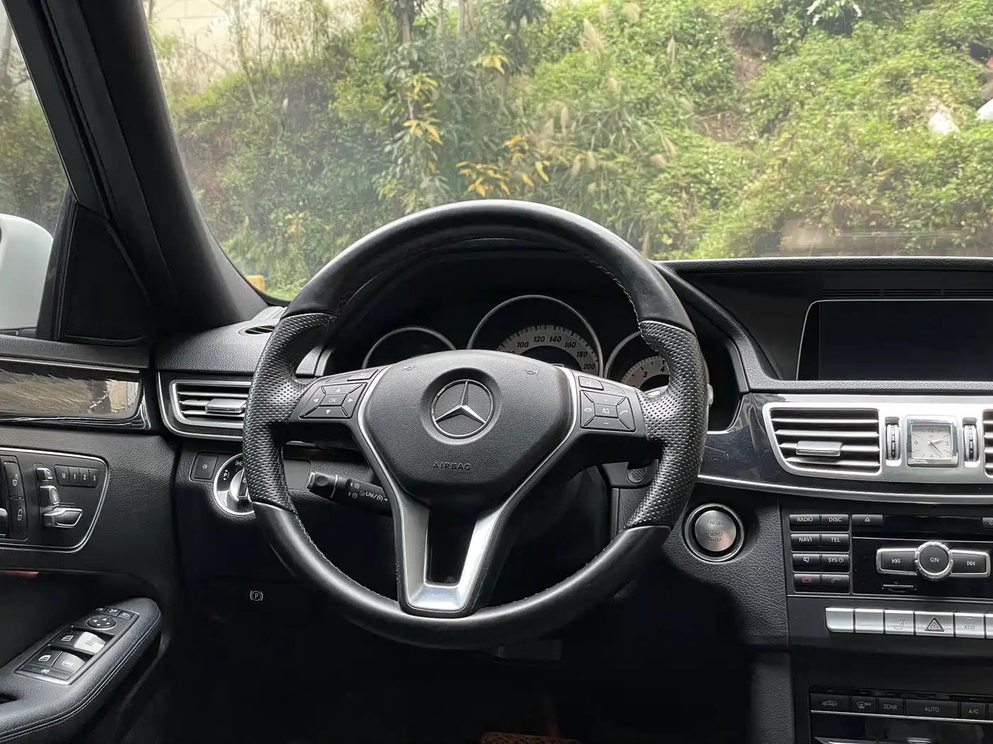 Mercedes-Benz E-Class 2015 E 260 L Sport фото 16