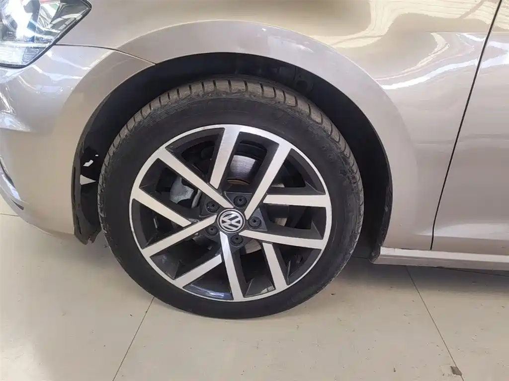 Volkswagen Golf 2018 230TSI Automatic Luxury фото 23