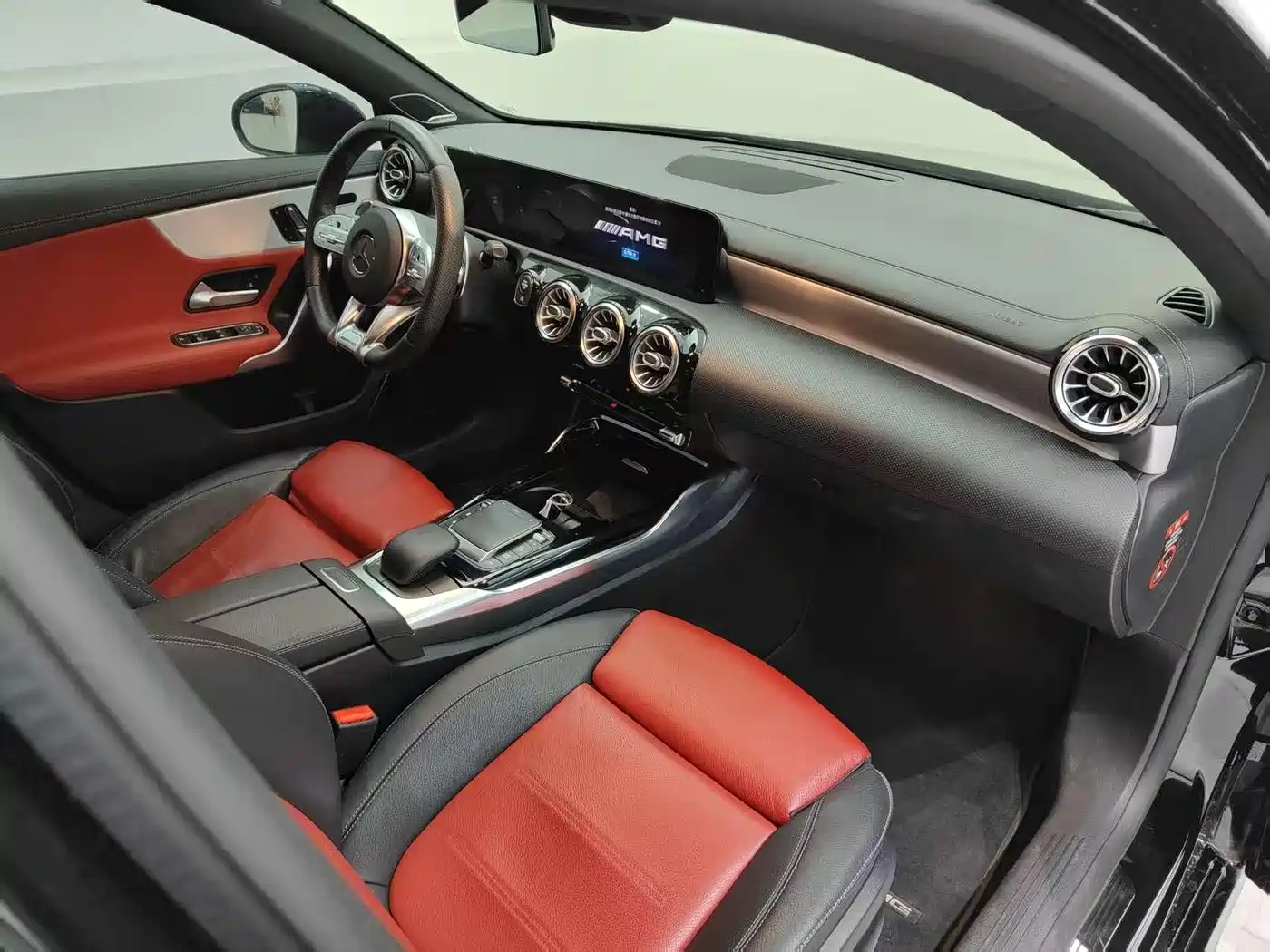 Mercedes-Benz A-Class AMG (Import) 2020 AMG A 35 4MATIC фото 15