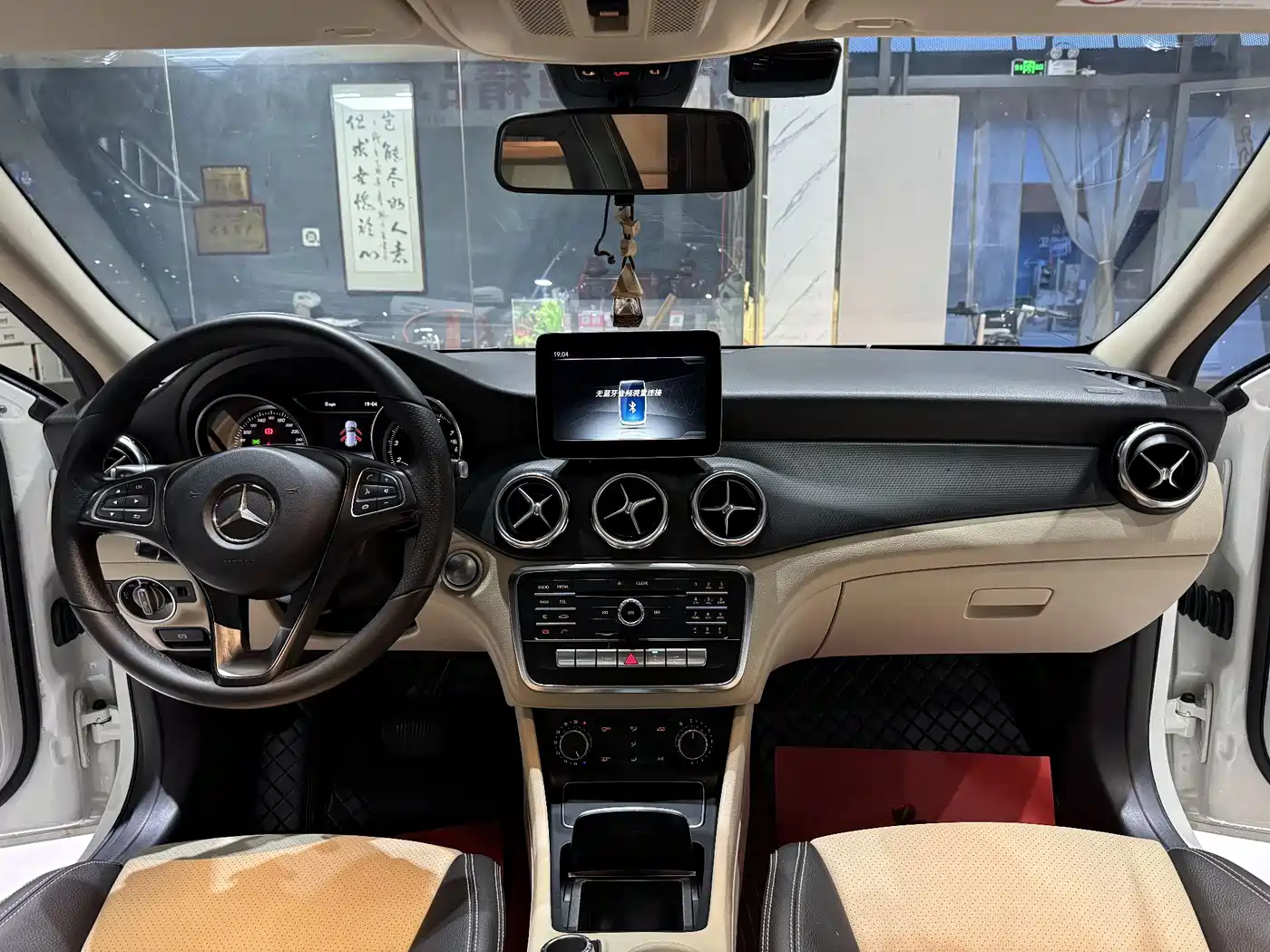 Mercedes-Benz GLA 2018 GLA 200 Dynamic фото 14
