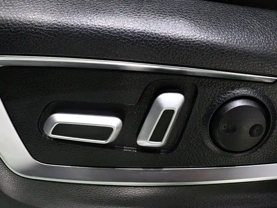 SAIC Maxus Maxus G20 2021 PLUS 2.0T Gasoline Automatic Luxury Edition фото 26