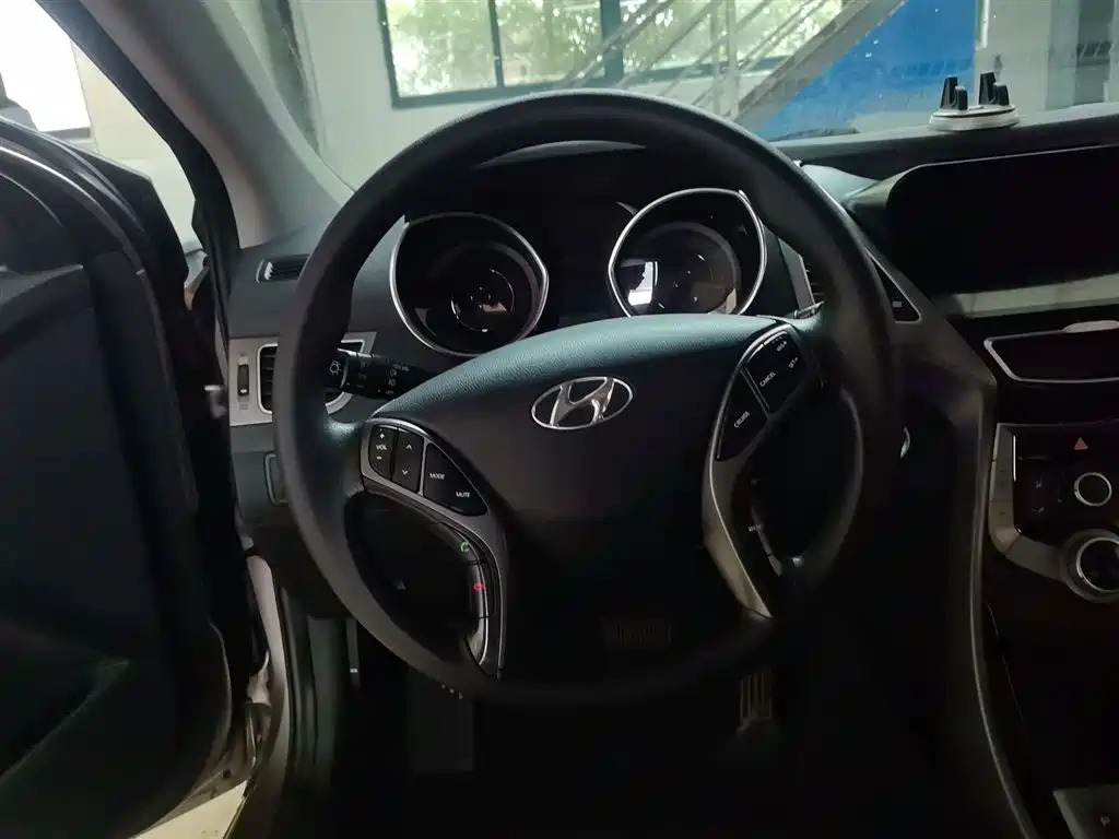 Hyundai Langdong 2016 1.6L Automatic Premium Edition фото 11