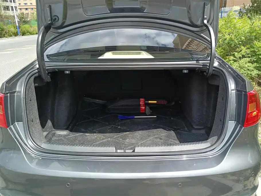 Volkswagen Sagitar 2014 1.6L Manual Comfort фото 4