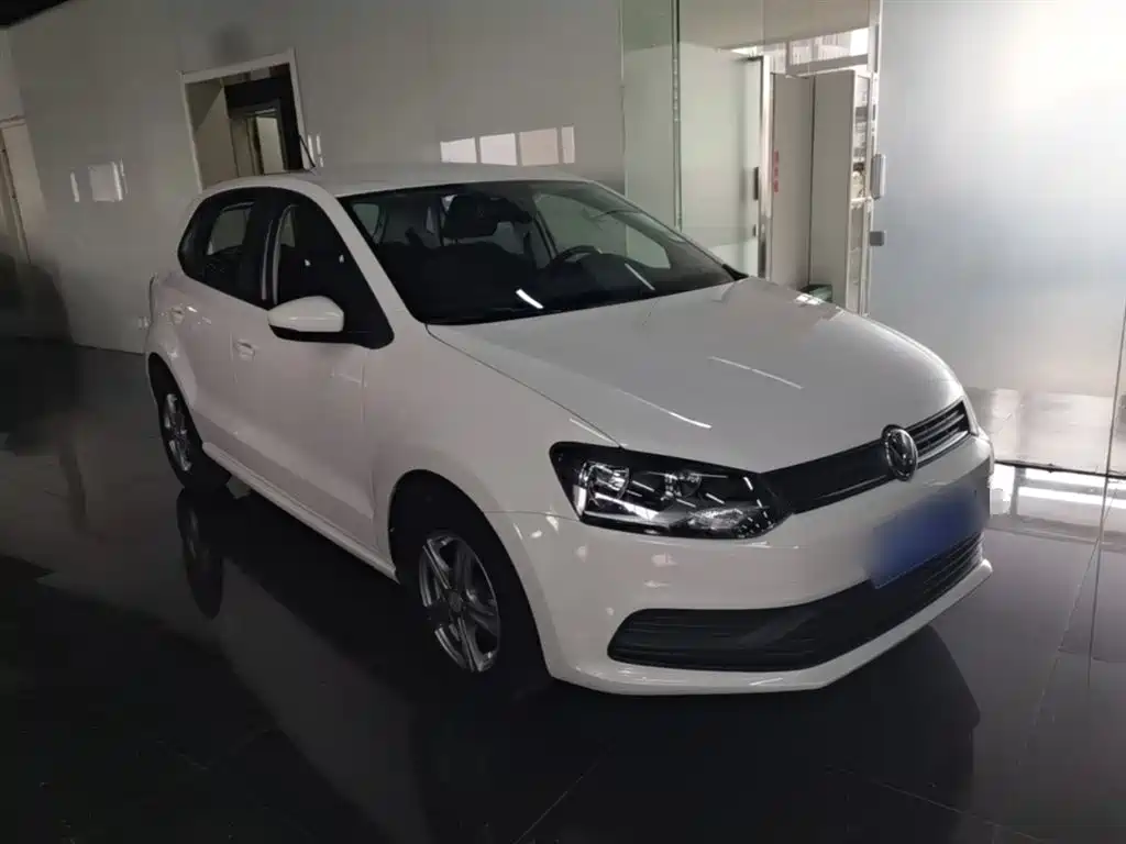 Volkswagen Polo 2014 1.4L Manual Trend Edition фото 4