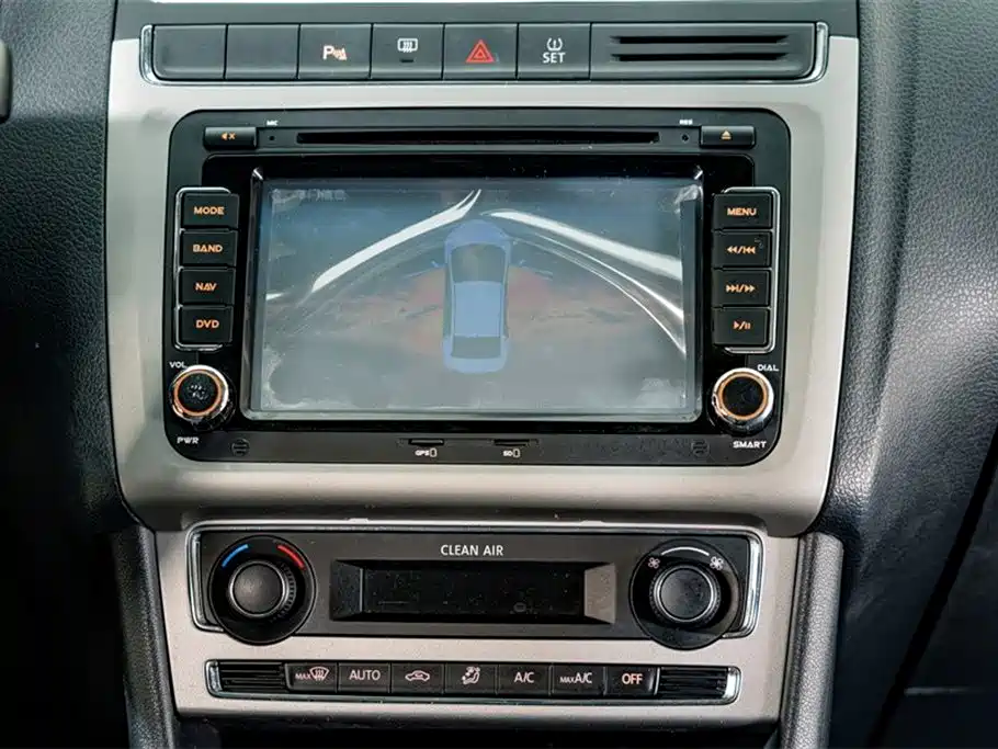 Volkswagen Polo 2016 1.6L Cross Polo Automatic фото 11