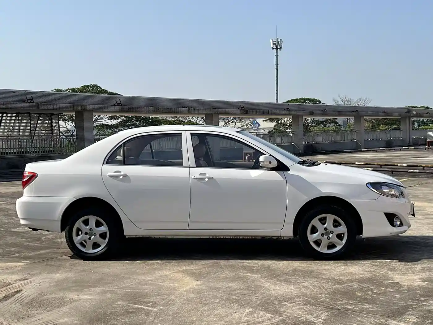 Toyota Corolla 2013 1.6L Automatic Luxury фото 4