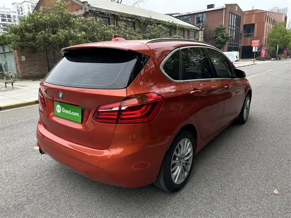BMW 2 Series Touring 2019 218i Leading фото 24